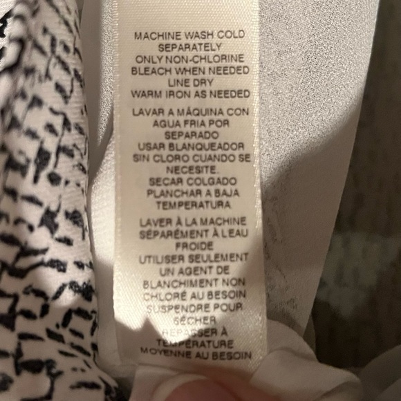 NWT White House Black Market 3/4 Sleeve Keyhole Painted Texture Blouse size S - Picture 11 of 11